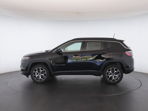 Used 2026 Jeep Compass Limited image 19