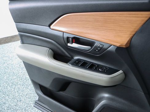 Used 2025 Toyota Grand Highlander AWD Hybrid image 22