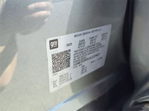 Used 2025 Chevrolet Traverse LT w/ Driver Confidence Package image 28