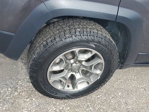 Used 2020 Jeep Cherokee Trailhawk w/ Cold Weather Group AWD/4WD image 5