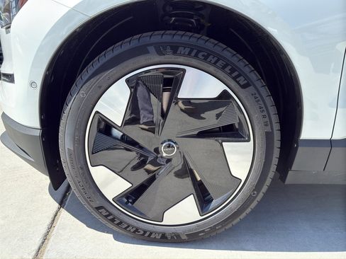 New 2026 Volvo EX30 Ultra w/ Protection Package Premier image 31