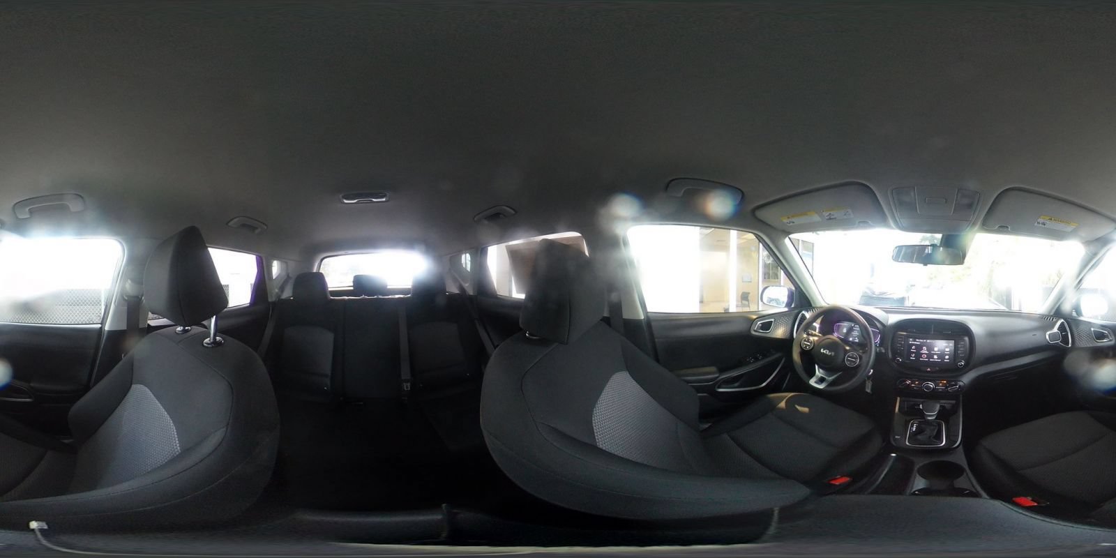 Used 2025 Kia Soul LX w/ LX Technology Package FWD image 39