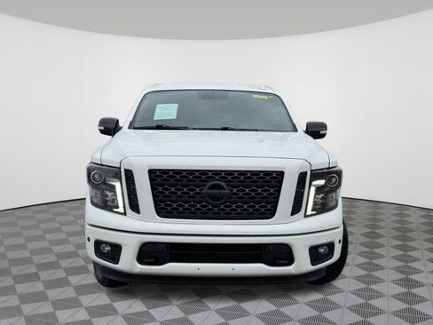 Used 2018 Nissan Titan SV w/ SV Convenience Package image 18