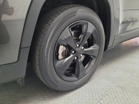 Used 2020 Jeep Cherokee Latitude Plus FWD image 31