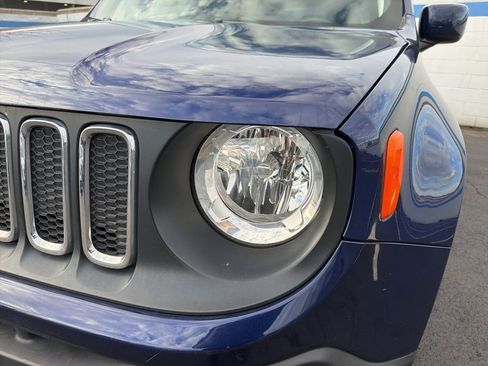 Used 2018 Jeep Renegade Latitude w/ UConnect 8.4 Nav Group image 9