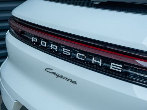 Certified 2024 Porsche Cayenne AWD/4WD image 18