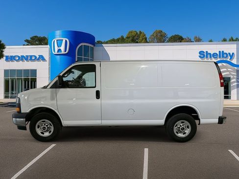 Used 2024 GMC Savana 2500 w/ Driver Convenience Package image 5