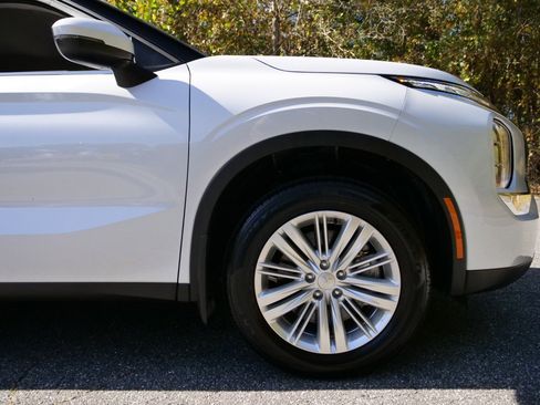 Used 2024 Mitsubishi Outlander ES image 43