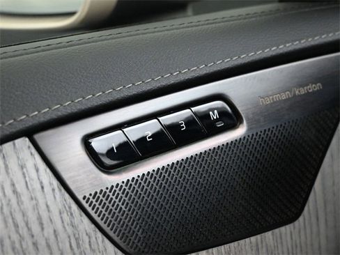 Used 2023 Volvo XC90 T8 Ultimate image 32