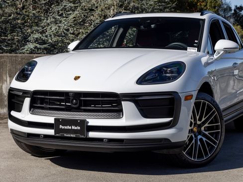 Certified 2025 Porsche Macan AWD/4WD image 7