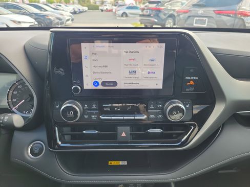 Used 2024 Toyota Highlander LE image 26