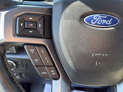 Used 2019 Ford Expedition Platinum image 17