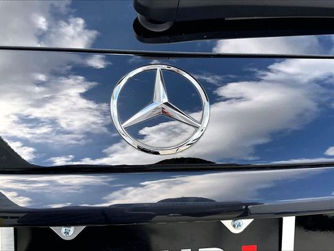 Used 2025 Mercedes-Benz GLC 300 image 10