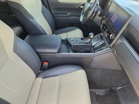 Used 2025 Lexus GX 550 AWD/4WD image 12