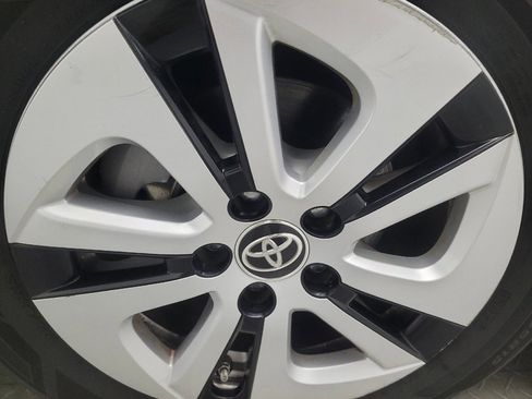 Used 2018 Toyota Prius Four image 31