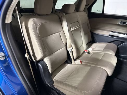 Used 2023 Ford Explorer XLT AWD/4WD image 15
