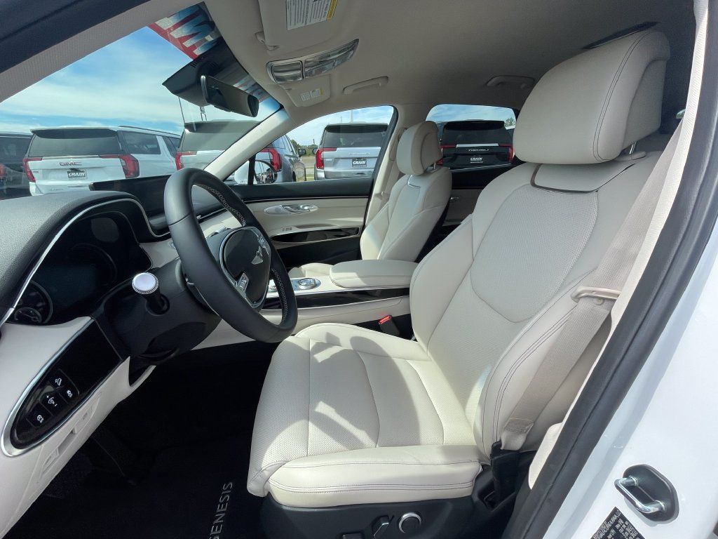Used 2025 Genesis GV70 2.5T AWD/4WD image 10