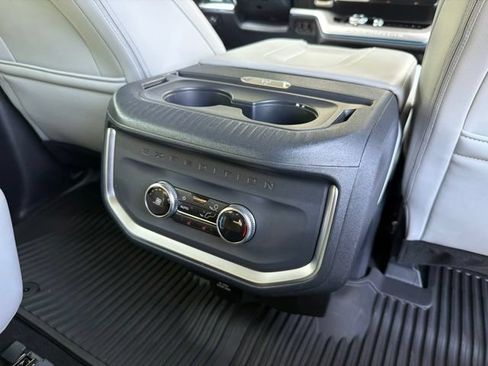 Used 2025 Ford Expedition Platinum AWD/4WD image 28