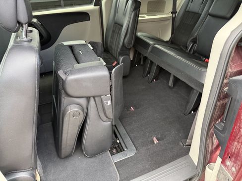 Used 2019 Dodge Grand Caravan SXT FWD image 14