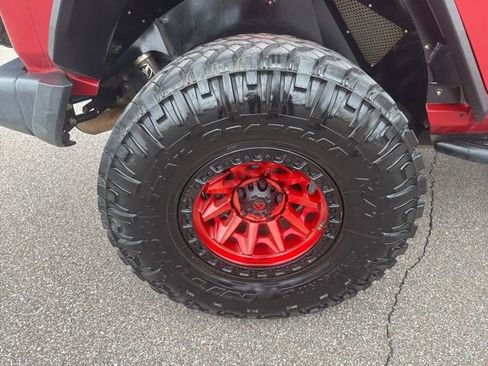 Used 2018 Jeep Wrangler Unlimited Rubicon w/ Safety Group AWD/4WD image 15