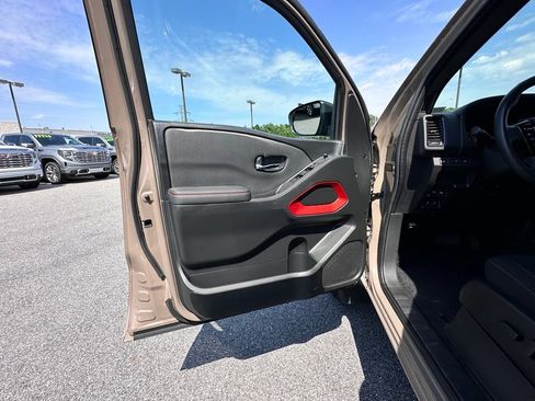 Used 2024 Nissan Frontier PRO-4X w/ Off-Road Protection Package AWD/4WD image 23