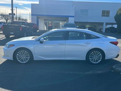 Used 2020 Toyota Avalon Limited image 4