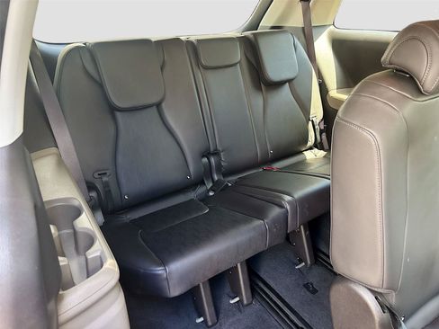 Used 2025 Kia Carnival FWD image 26