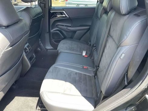 Used 2023 Mitsubishi Outlander SE FWD image 25