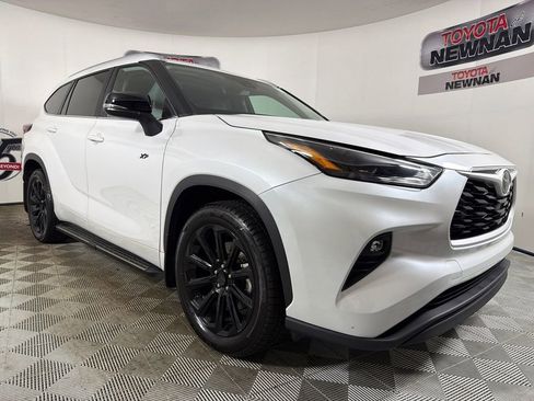 Used 2024 Toyota Highlander XLE image 1