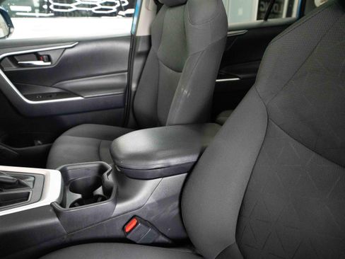 Used 2019 Toyota RAV4 XLE FWD image 10