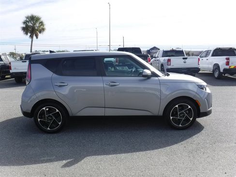 Used 2023 Kia Soul EX image 3