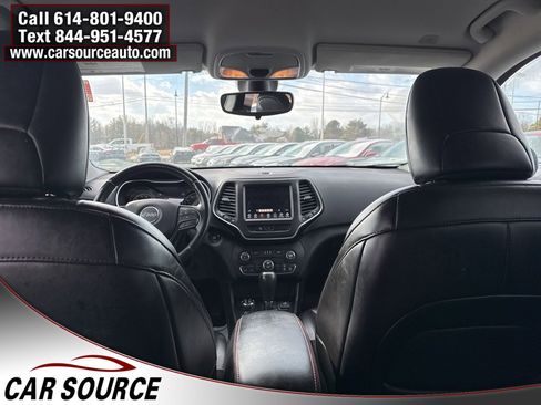 Used 2019 Jeep Cherokee Trailhawk image 17