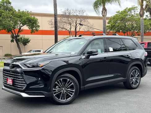 New 2026 Toyota Grand Highlander AWD Hybrid image 2
