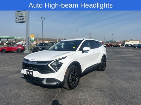 Used 2025 Kia Sportage LX image 8