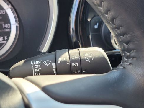 Used 2022 Toyota Highlander XLE image 29