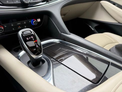 Used 2019 Buick Enclave Essence FWD image 20