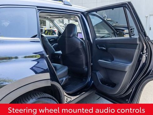 Used 2023 Toyota Highlander XLE AWD/4WD image 19