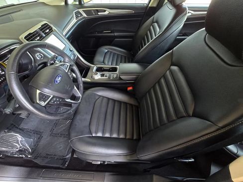 Used 2020 Ford Fusion SEL FWD image 19