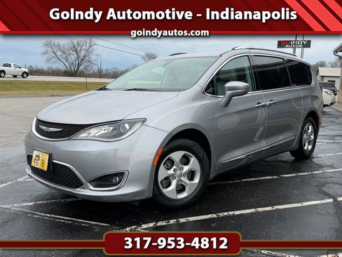 Used 2017 Chrysler Pacifica Touring-L Plus image 1