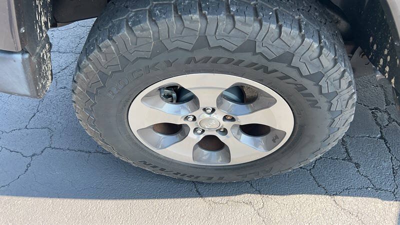 Used 2017 Jeep Wrangler Unlimited Sahara w/ Connectivity Group AWD/4WD image 11