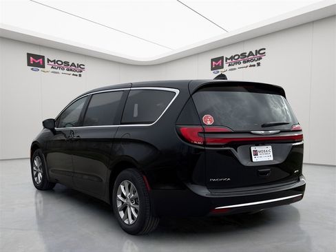 New 2026 Chrysler Pacifica Select image 6