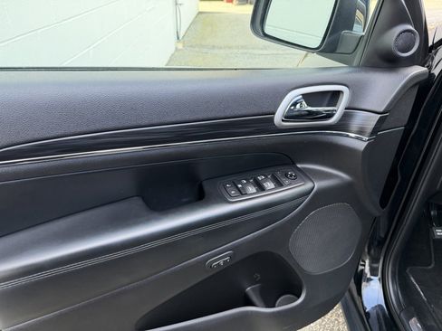 Used 2021 Jeep Grand Cherokee Limited image 26