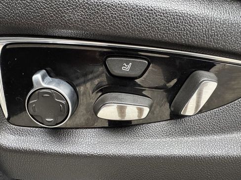 Used 2016 Cadillac Escalade ESV Platinum image 31