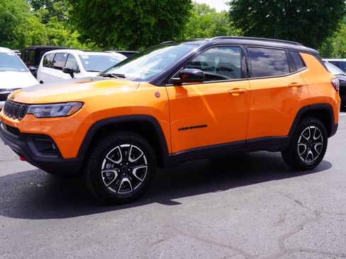 Used 2026 Jeep Compass Trailhawk AWD/4WD image 9