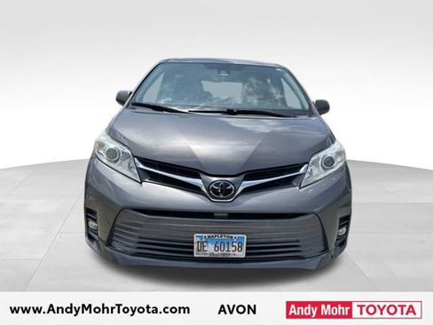 Used 2019 Toyota Sienna XLE w/ XLE Navigation Package FWD image 2