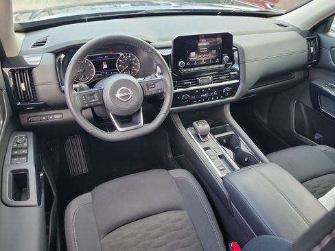Certified 2025 Nissan Pathfinder SV w/ SV Premium Package FWD image 17