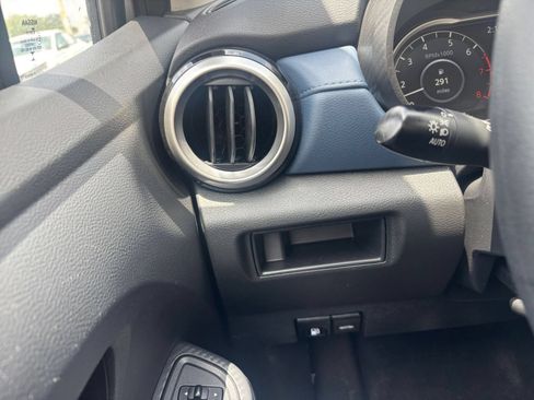 Used 2025 Nissan Versa SV FWD image 31