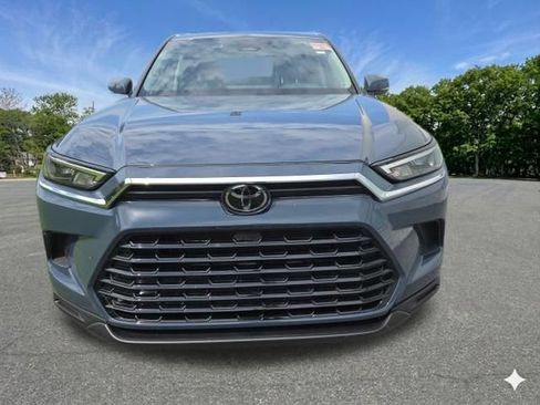 Used 2025 Toyota Grand Highlander AWD image 3