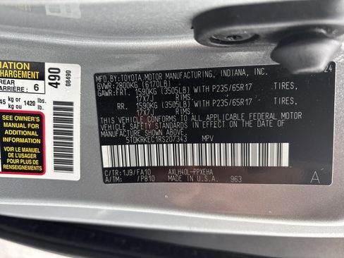 Used 2024 Toyota Sienna LE image 5