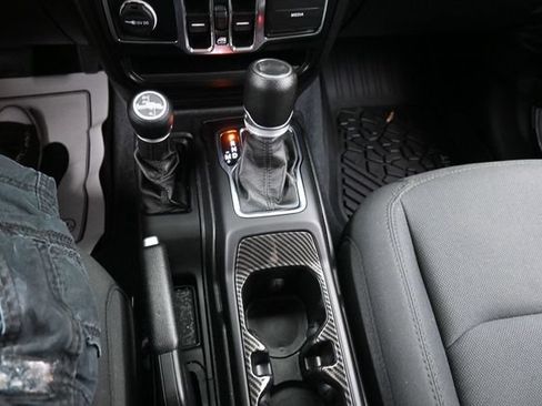 Used 2022 Jeep Wrangler Unlimited Sport AWD/4WD image 11